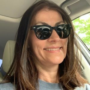 Meet your Posher, Petulla